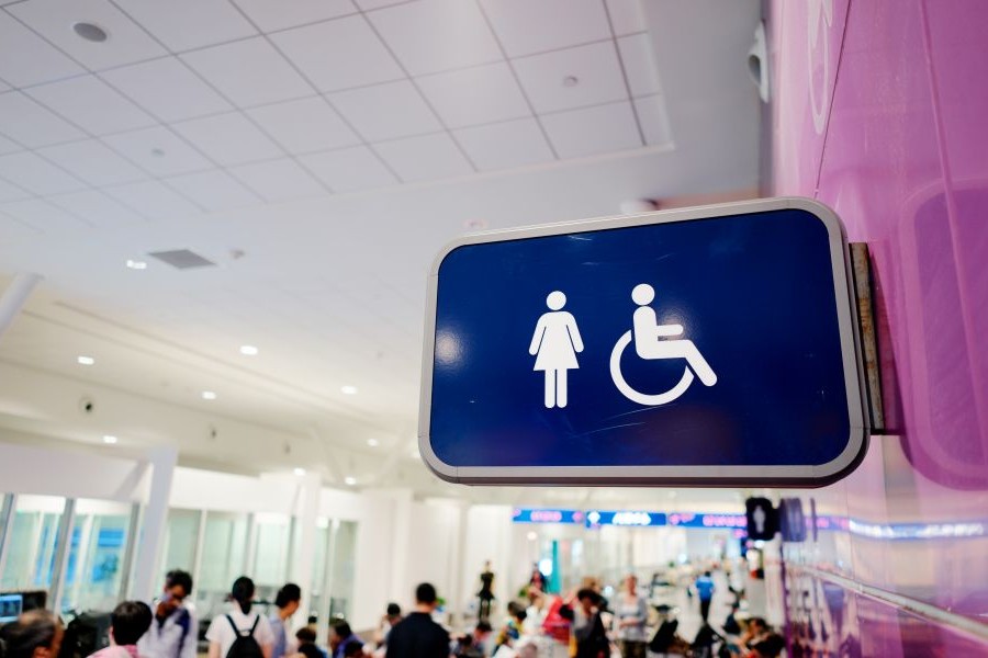 Asysta w samolocie - co musisz wiedzieć, aby komfortowo odbyć podróż?