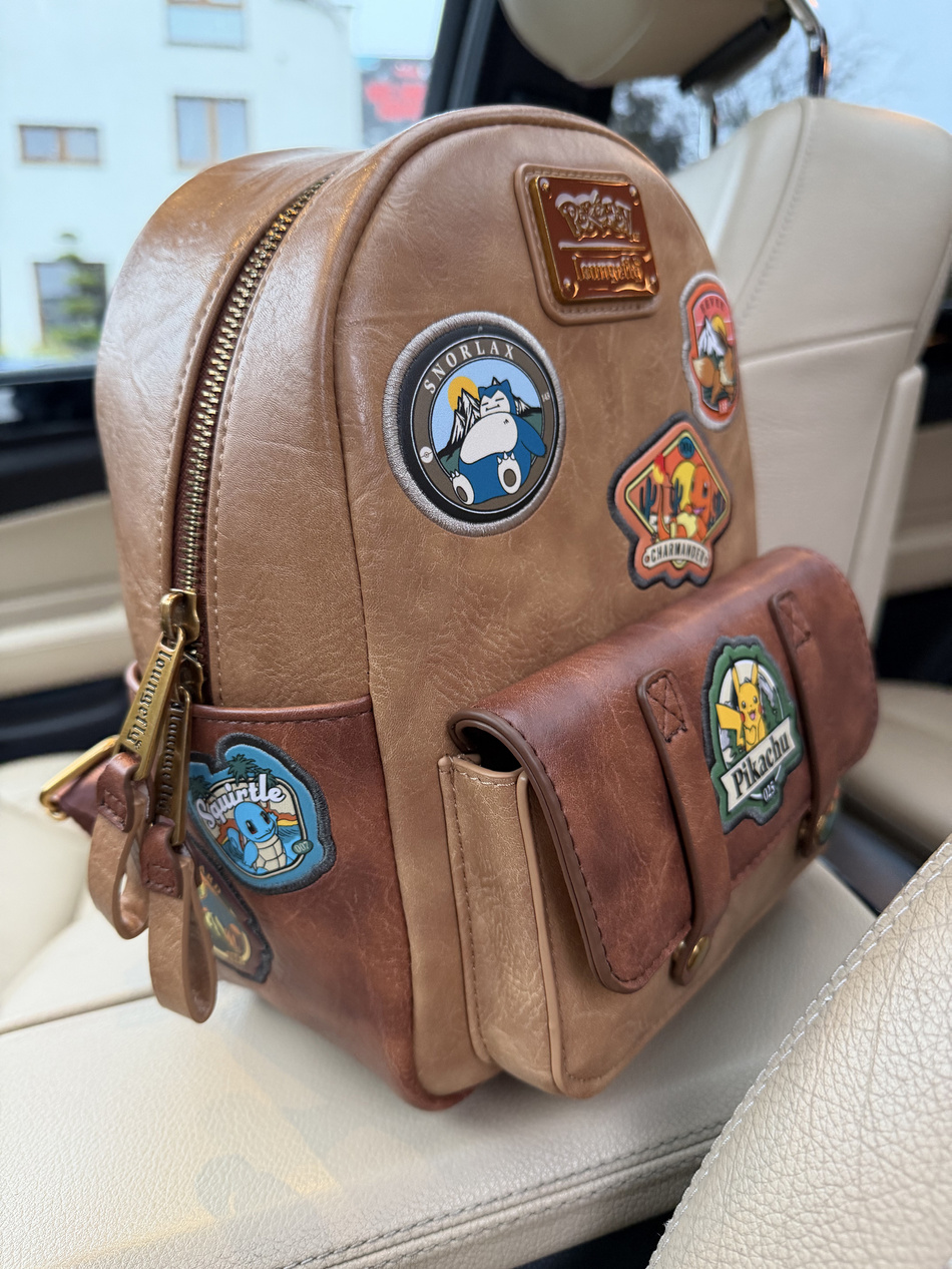 Plecak mały Loungefly Pokémon Camper Patch