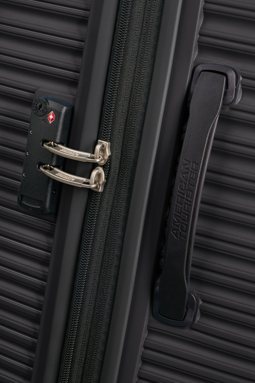 Walizka American Tourister Liftoff 67cm powiększana czarna