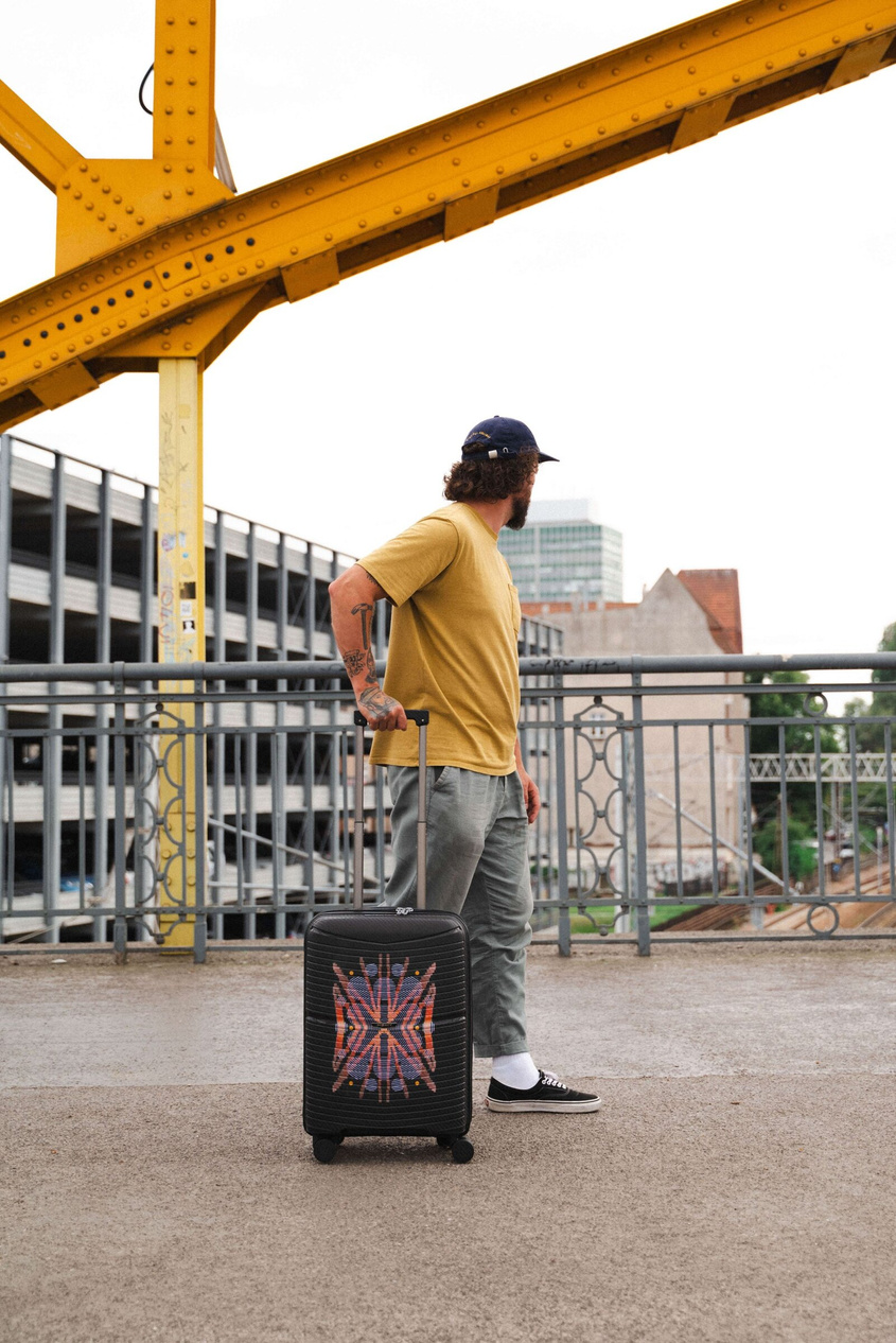 Walizka kabinowa The System BLU MOONKY x Wędzicka