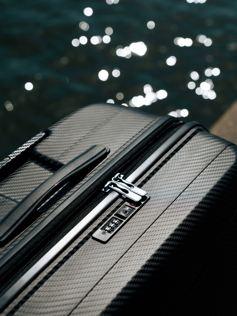 Walizka BLU MOONKY Charon 66cm czarna powiększana