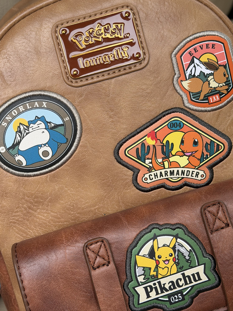 Plecak mały Loungefly Pokémon Camper Patch