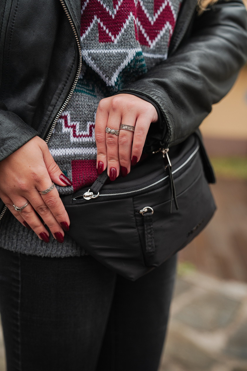 Saszetka BLU MOONKY One-Two Boom czarna