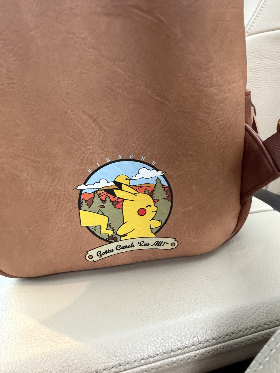 Plecak mały Loungefly Pokémon Camper Patch