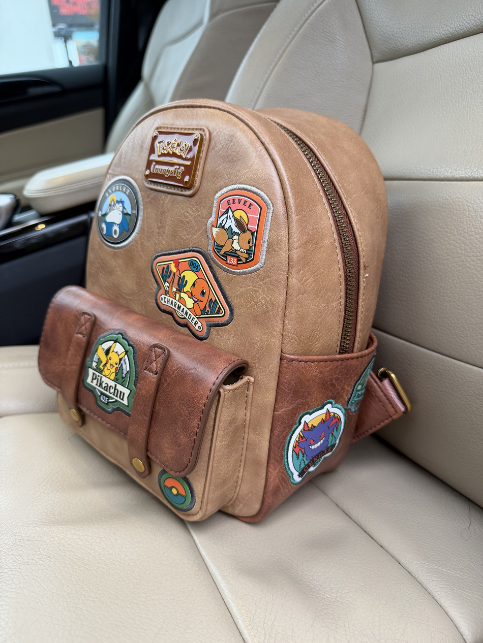 Plecak mały Loungefly Pokémon Camper Patch